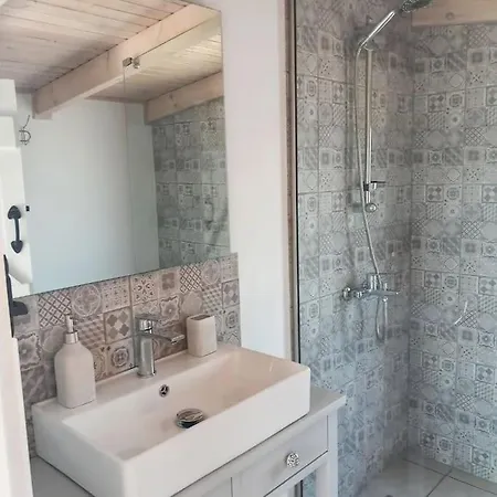 Beautiful 2 Bedroom With Mountain Views *