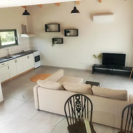 Beautiful 2 Bedroom With Mountain Views *