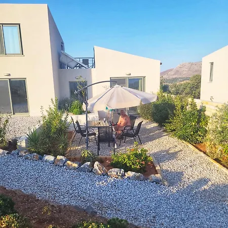 Beautiful 2 Bedroom With Mountain Views *