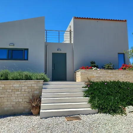 Beautiful 2 Bedroom With Mountain Views *